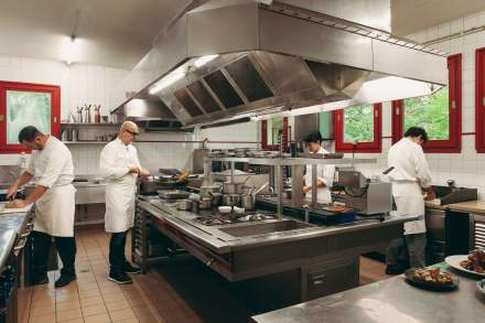 Frédéric Navez et son équipe · Restaurant du Pont de Jons